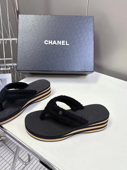 Шлепанцы фото 3