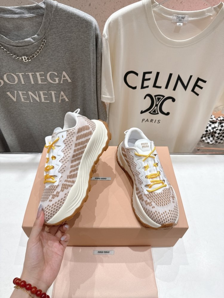 Кроссовки женские фото 3