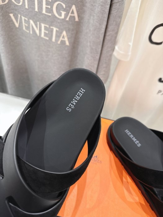 Шлепанцы женские фото 6