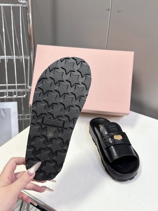 Шлепанцы женские фото 9