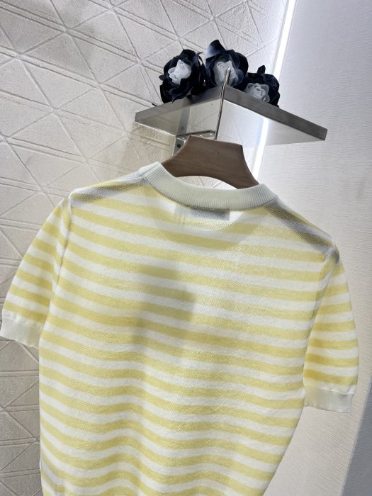 T-shirt women's фото 4