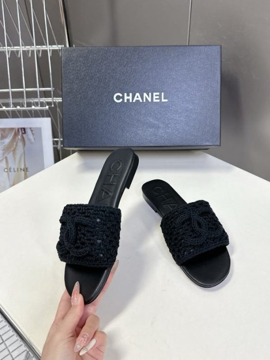 Шлепанцы женские фото 7