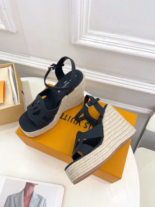 Босоножки фото 5