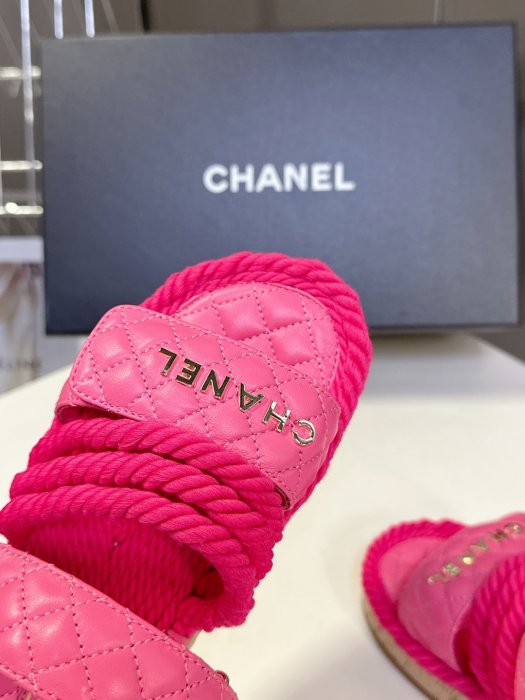 Шльопанці жіночі фото 8