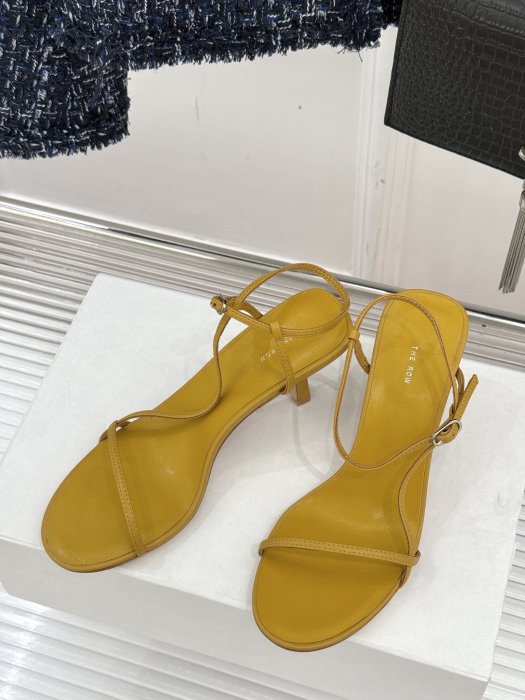 Босоножки фото 2