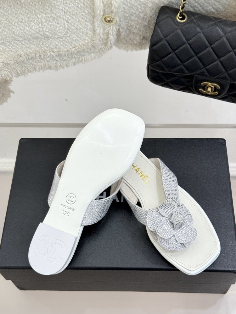 Шлепанцы женские фото 9