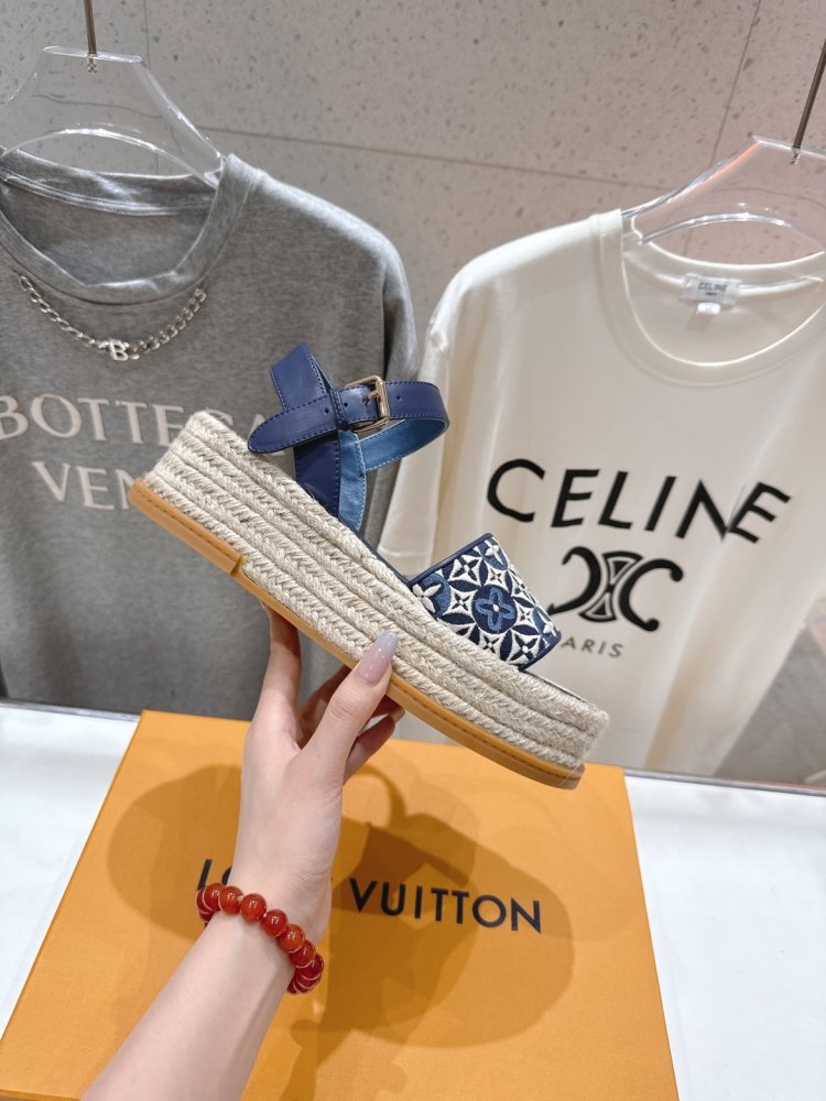 Сандалии женские фото 5