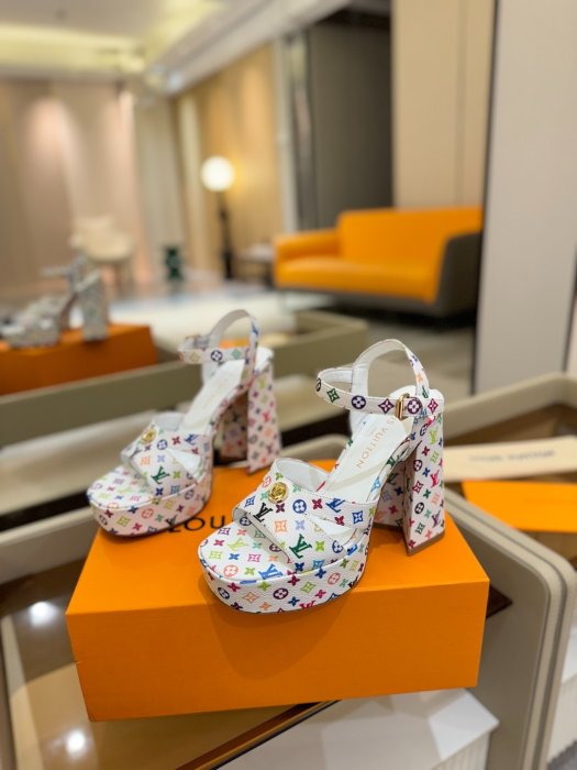 Босоножки фото 3