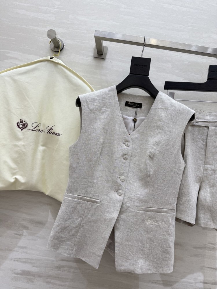 Костюм женский фото 3