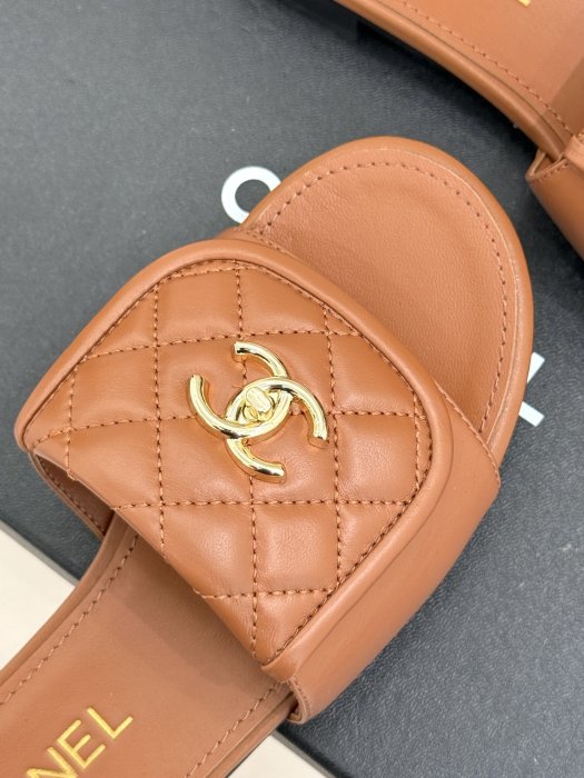 Шлепанцы фото 7