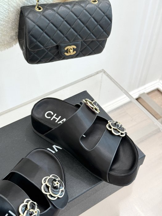 Шлепанцы фото 5