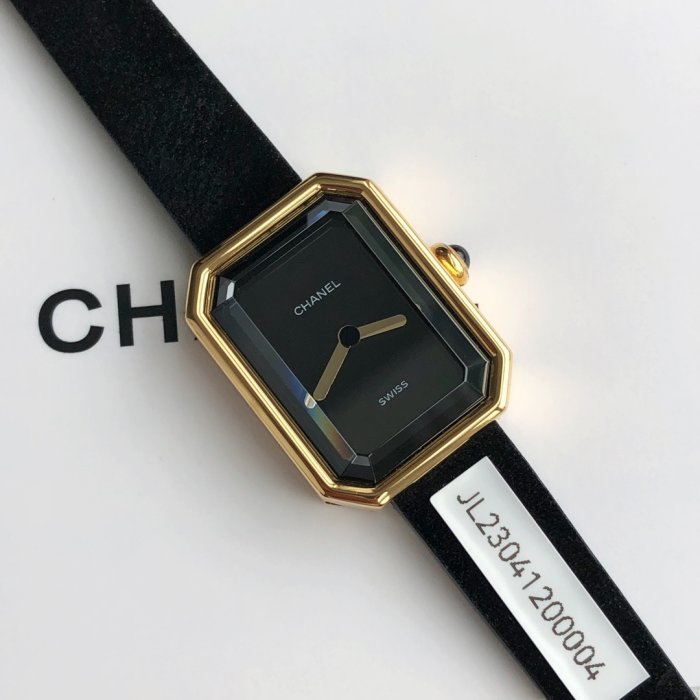 Clock Wrist women's Black and Gold Small Sugar Cube 20 mm