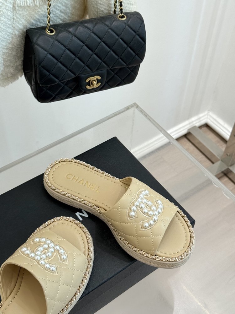 Шлепанцы женские фото 5