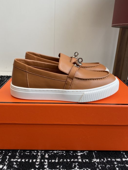 Лоферы кожаные женские фото 2