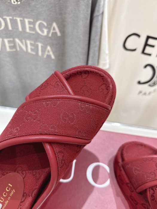 Шлепанцы фото 7