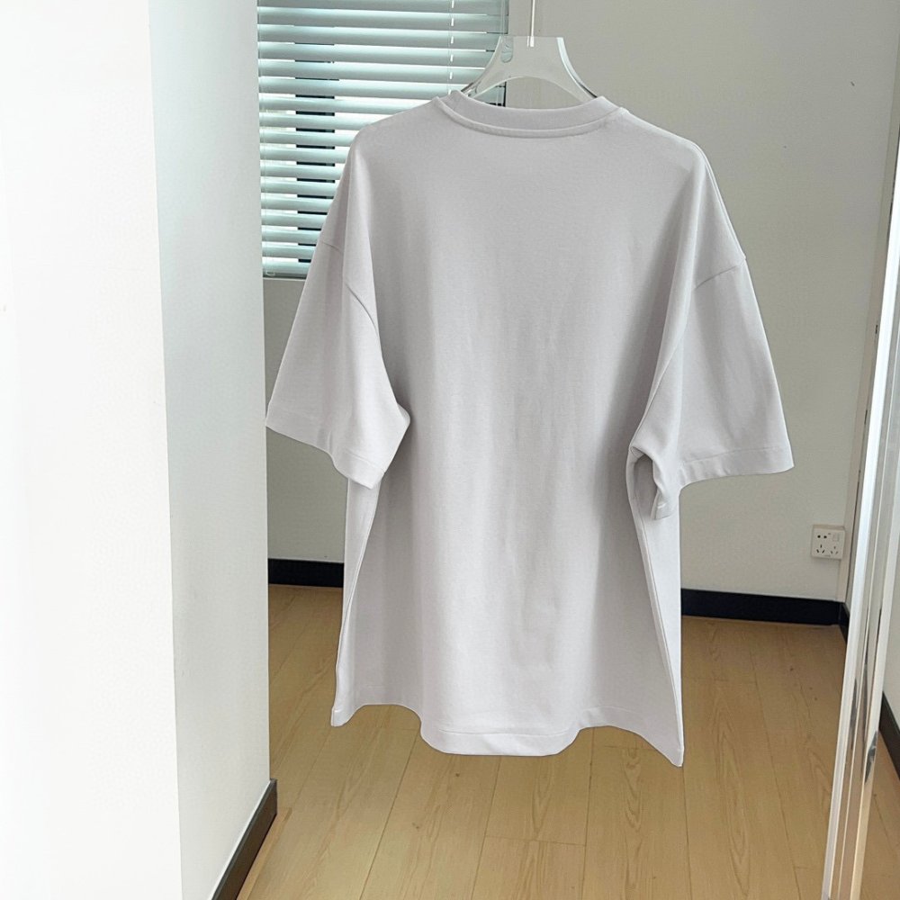 T-shirt women's фото 3