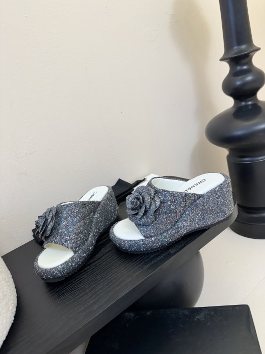 Шлепанцы женские фото 3