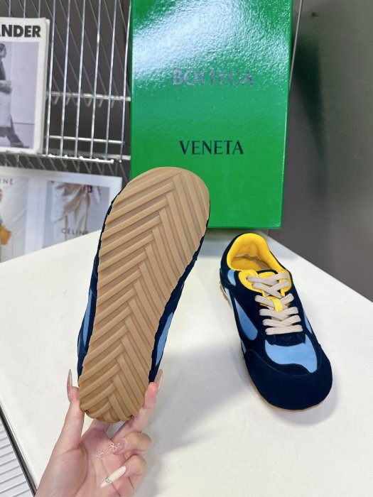 Кросівки жіночі фото 9