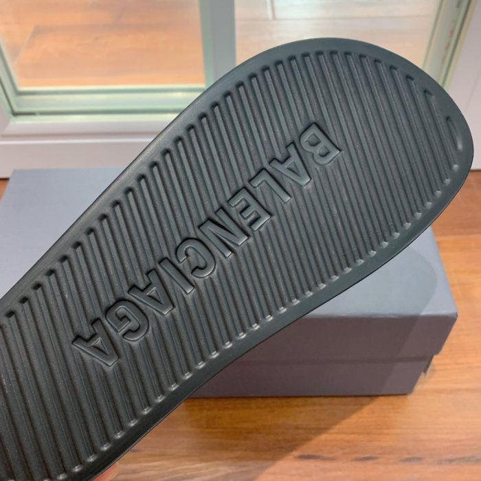 Шлепанцы фото 8