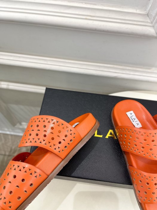 Шлепанцы женские фото 8