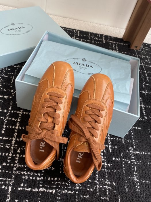 Кроссовки женские фото 4