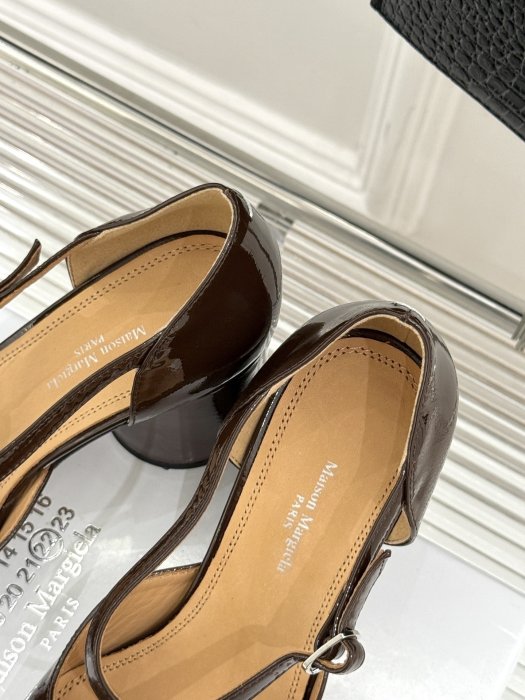 Босоніжки з роздвоєним носком фото 8