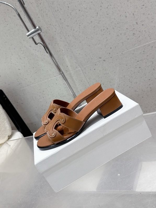 Шлепанцы женские фото 4