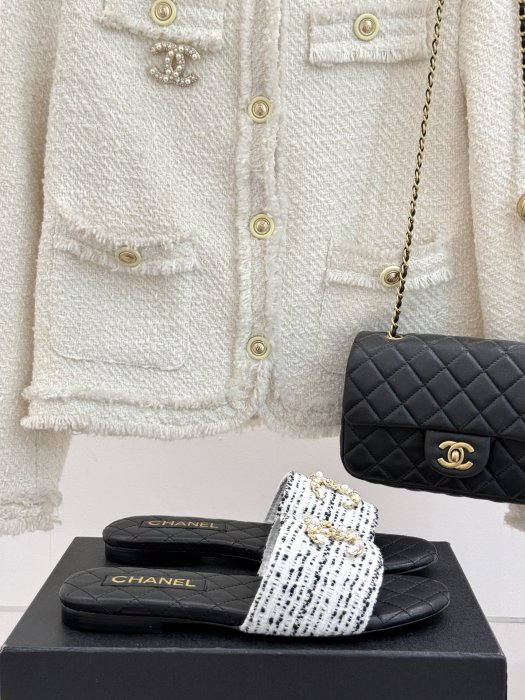 Шлепанцы женские