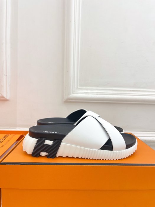 Шлепанцы женские фото 2