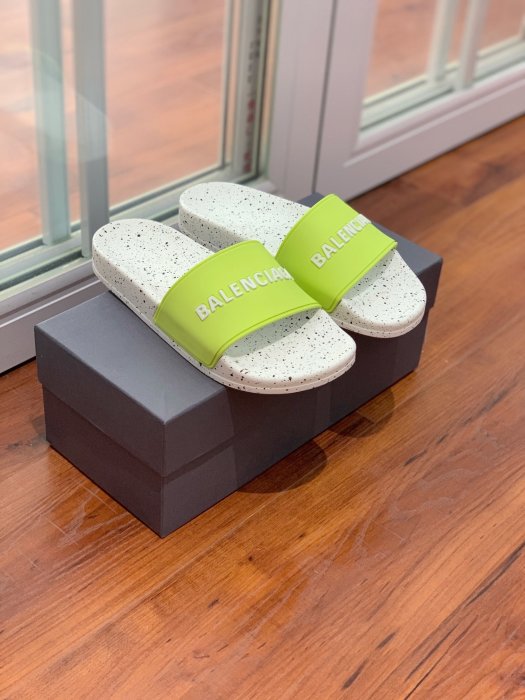 Шльопанці фото 4