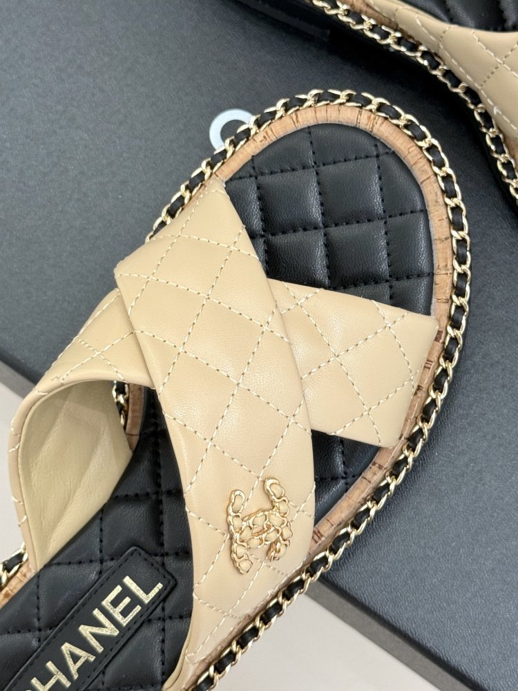 Шльопанці жіночі фото 7