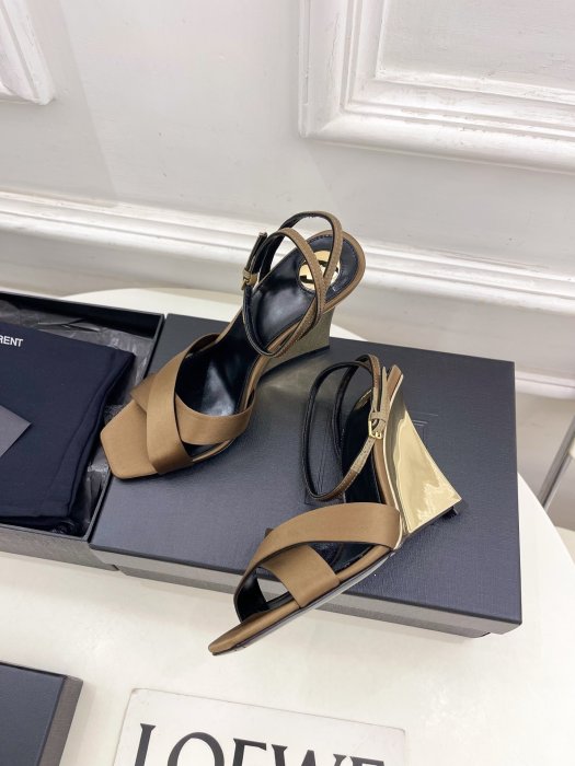 Босоножки фото 5