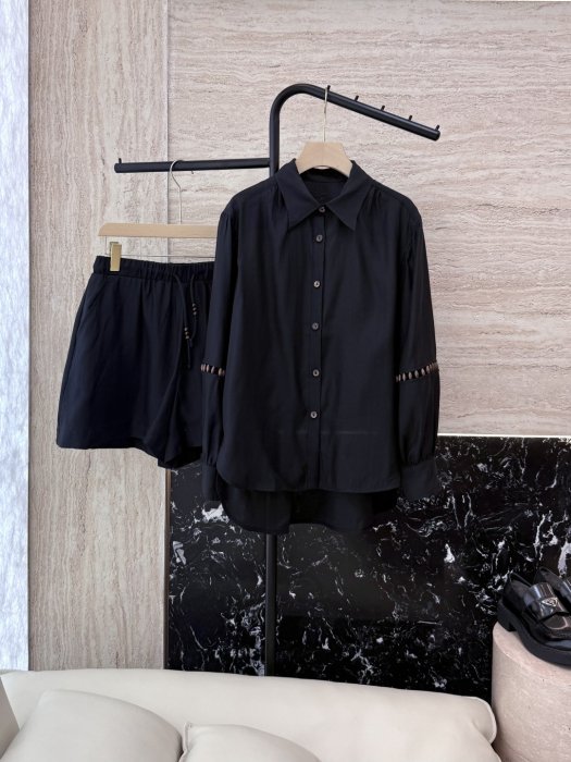 Костюм женский