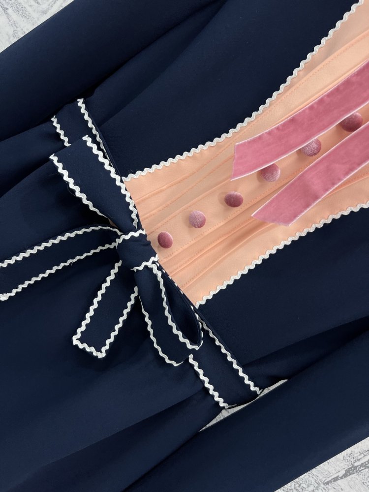 Плаття, Сукня з довгими рукавами і коміром бантом фото 3