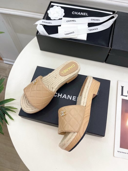 Шлепанцы женские фото 3