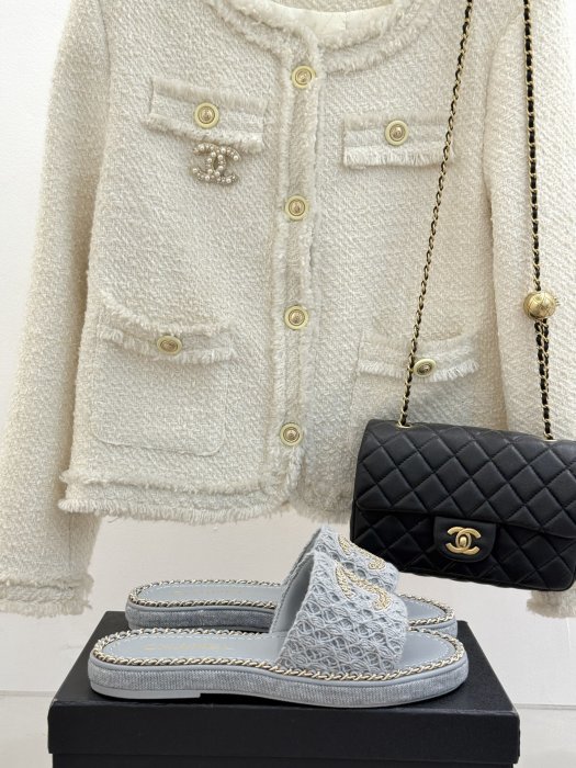 Шлепанцы женские