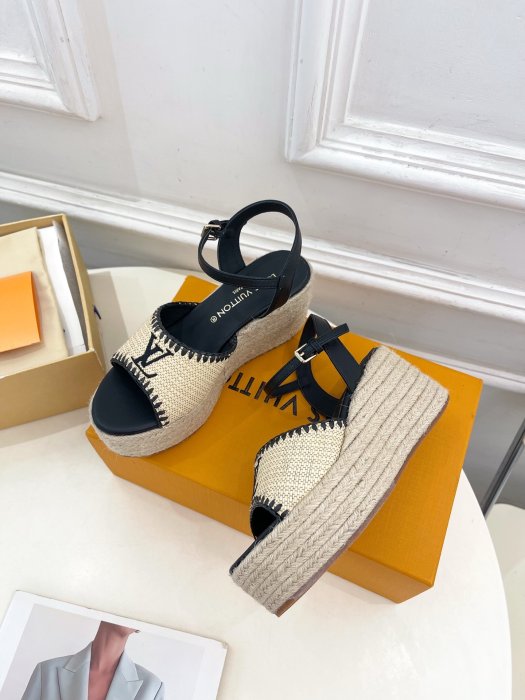 Босоножки фото 5