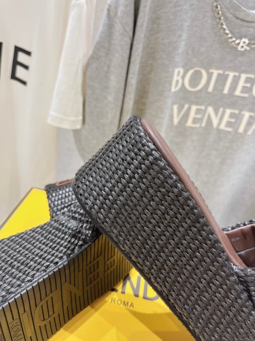 Шлепанцы фото 8