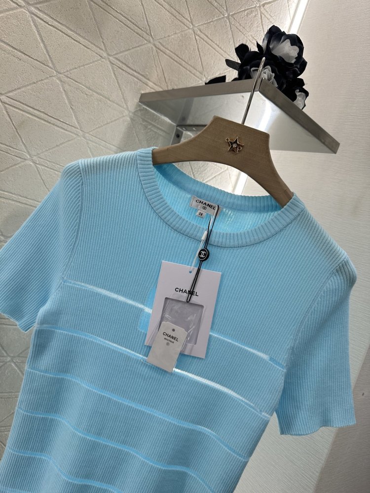 T-shirt women's фото 3