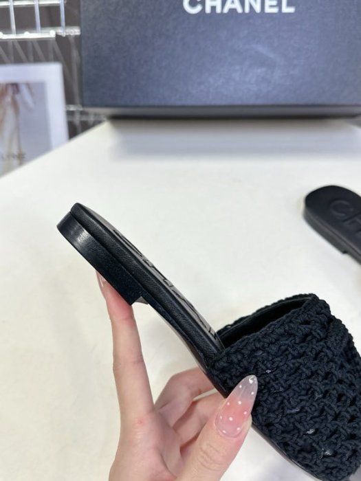 Шлепанцы женские фото 2