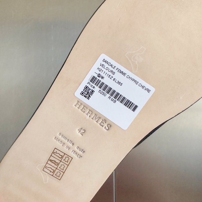 Шлепанцы женские фото 9