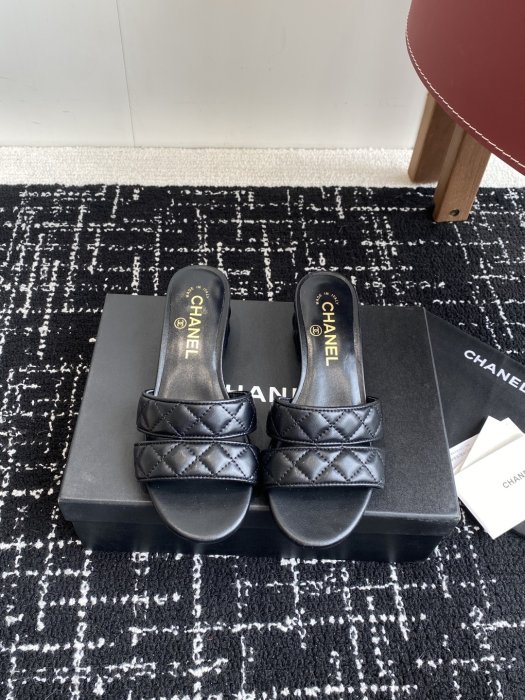 Шльопанці жіночі