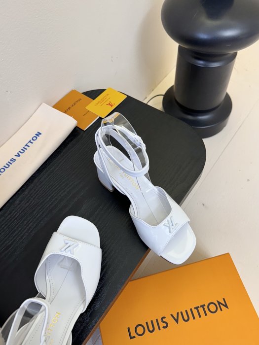 Босоножки фото 4