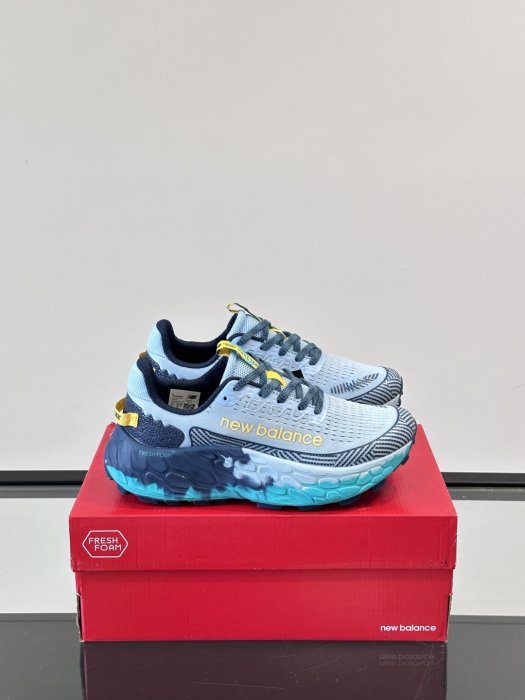 Sneakers New Balance More Trail V3