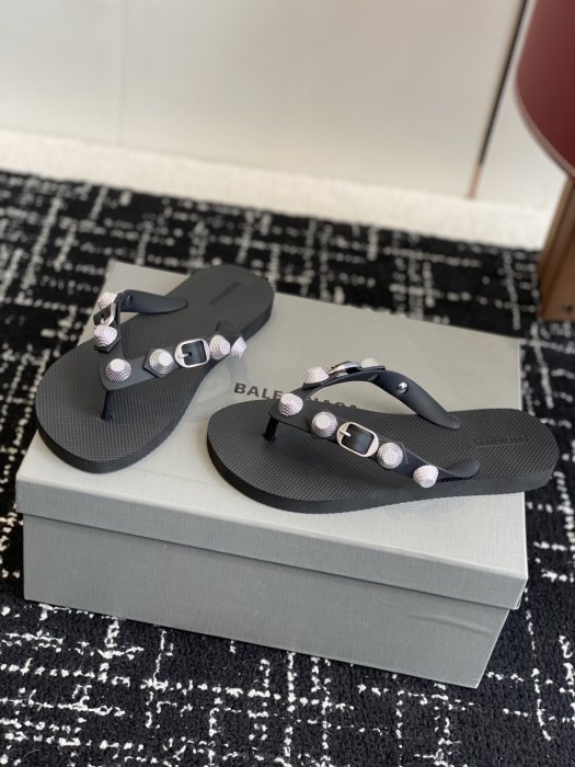 Шлепанцы женские фото 3