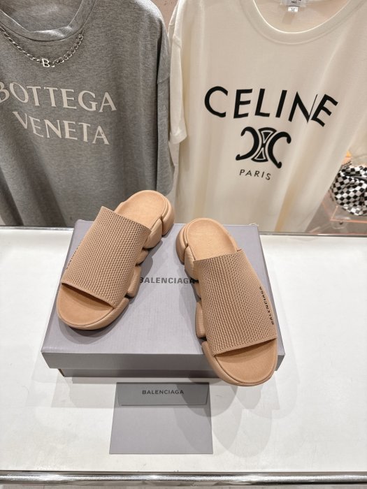 Шлепанцы женские фото 2