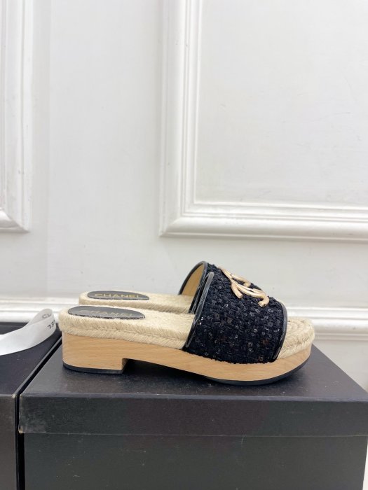 Шлепанцы женские фото 5