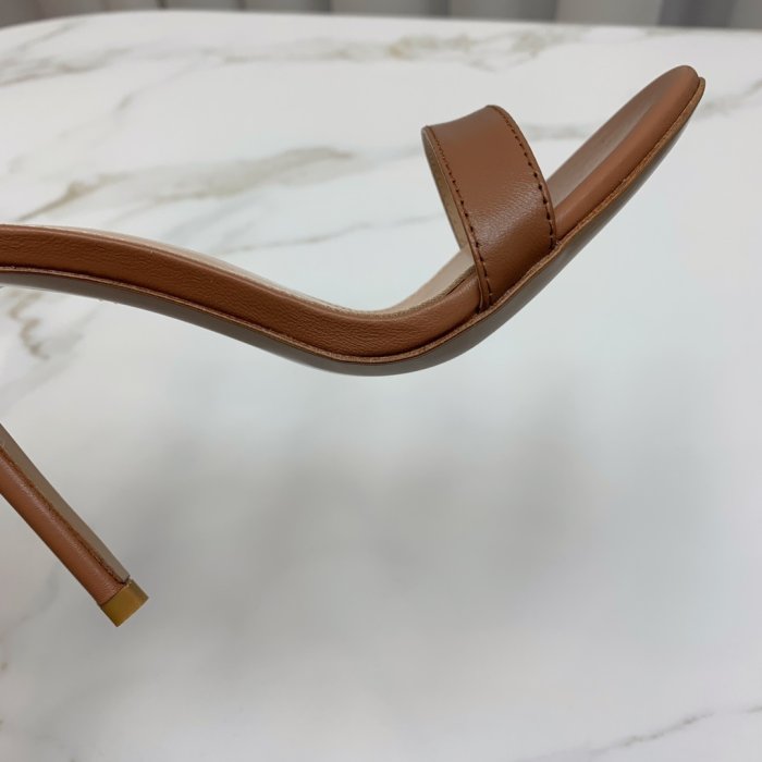 Босоножки фото 6