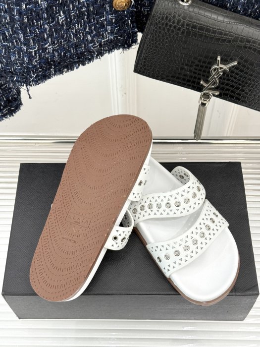 Шлепанцы женские фото 9