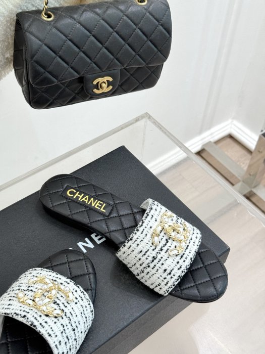 Шлепанцы женские фото 5